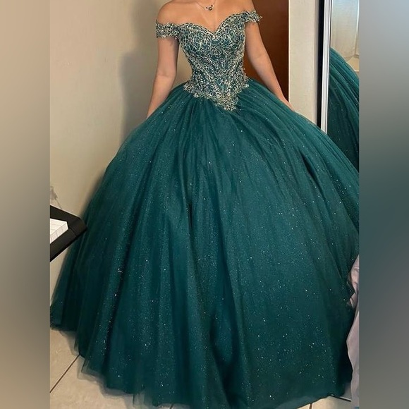 Quinceañera or prom dress, color green, is basically new - Picture 1 of 1